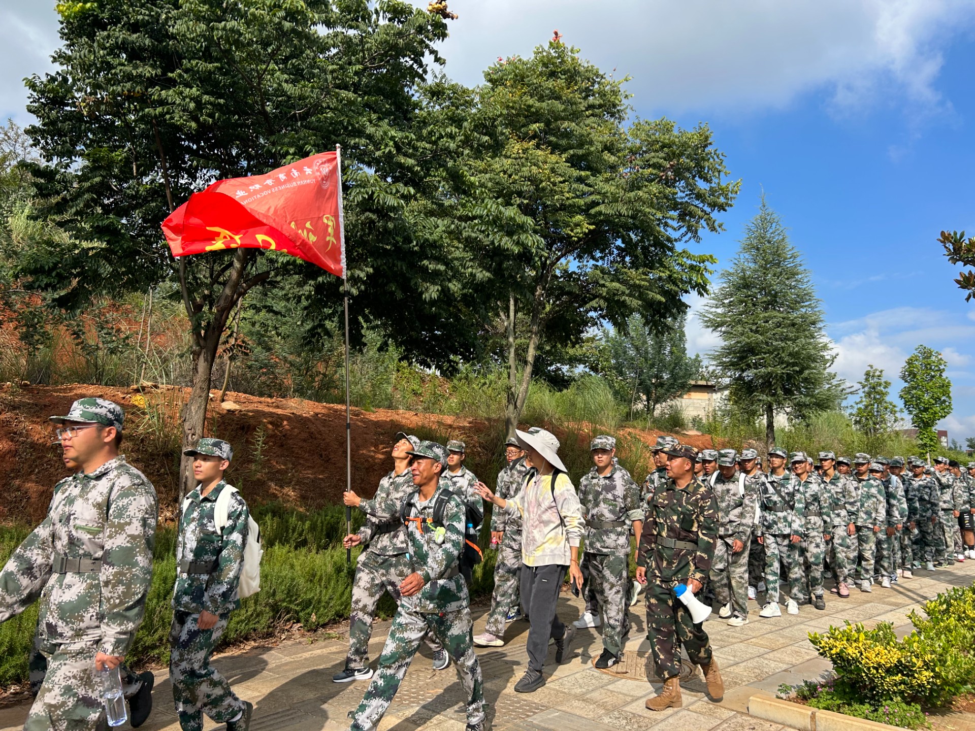 jinnianhui今年会开展 2024 年学生军训野外拉练活动