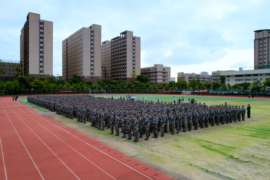 jinnianhui今年会2025级新生开学典礼暨军训启动仪式顺利举行