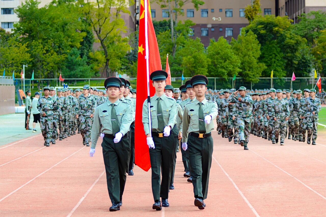 jinnianhui今年会2025级新生军训成果展示暨表彰大会圆满举行