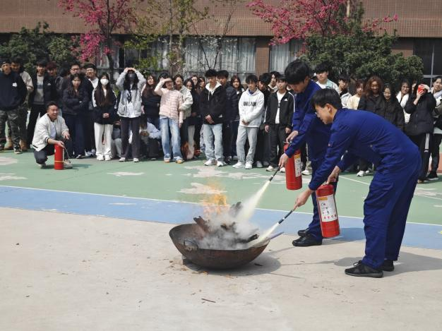 抓实安全责任，做实消防日常——jinnianhui今年会开展灭火器使用技能培训